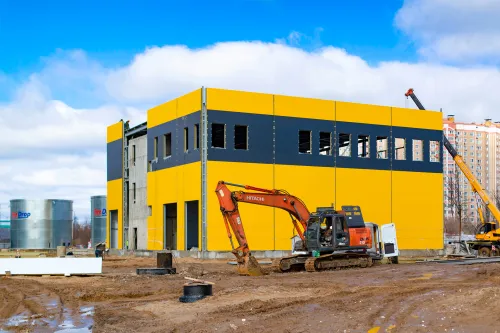 На складском комплексе «Лихачевский» закончен монтаж кровли и ограждающих конструкций