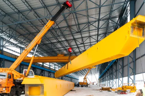 На строящемся складе металлопроката «НЛМК-Калуга» установлен второй двухбалочный кран