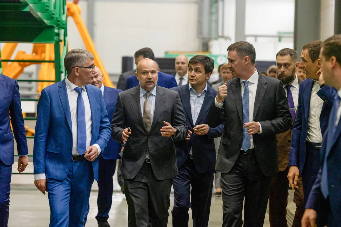 Комплекс по переработке отходов «Экотехнопарк Тула» ООО «Хартия» посетили заместитель председателя правительства России Дмитрий Патрушев и врио губернатора Тульской области Дмитрий Миляев.